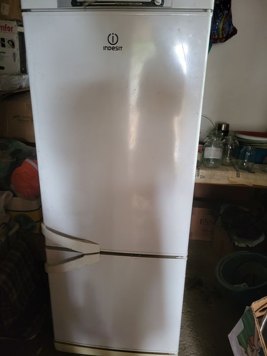 Продам холодильник индезит