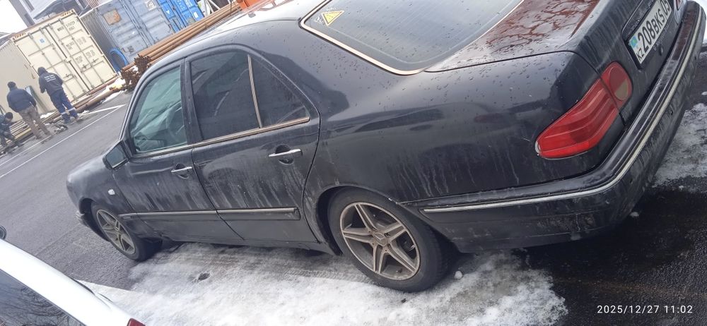 Мерседес 210 бенс