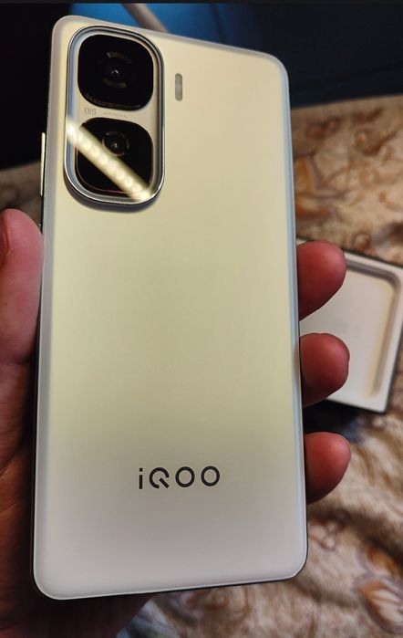 Игровой iQOO Neo 10, 12/256