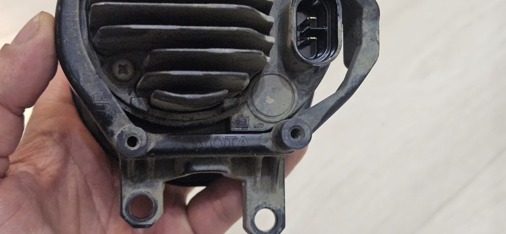 Продам противотуманные фары Camry 70/75 оригинал