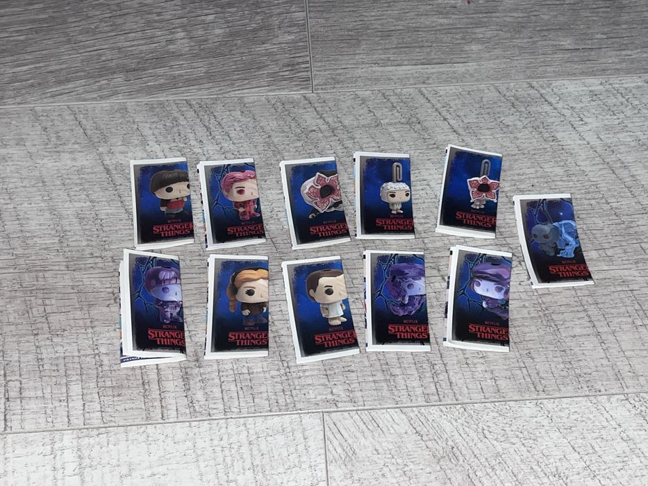 Коллекция kinder joy «Очень странные дела»