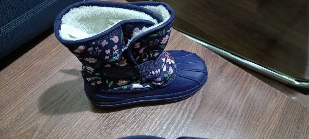 Сапоги на малыша Childrens Place,размер 27,длина стельки 17-17.5 см