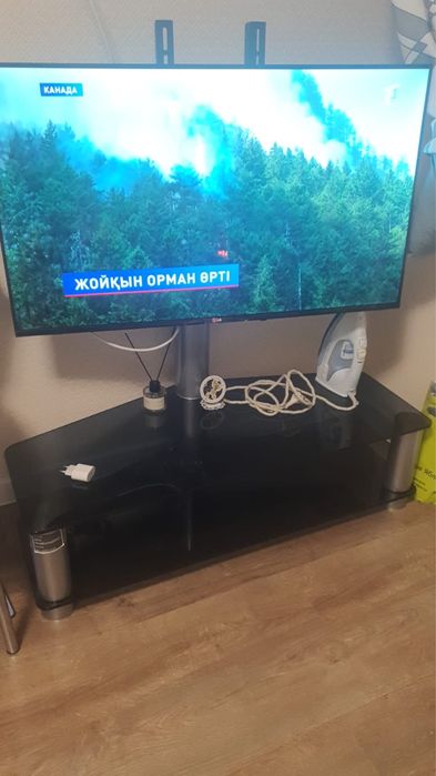 Продам стол под телевизор