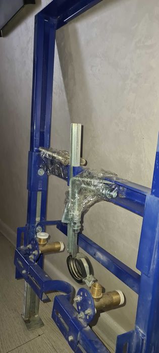 Продаётся бидэ (новая)  подвесная на стену .разумный торг уместен..