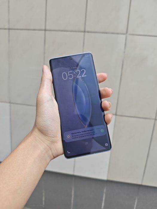 Продам vivo x90  256