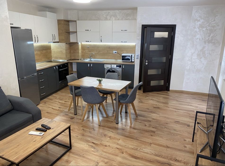 Дава се под наем Тристаен апартамент в Варна, м-т Сотира - 95 кв.м за 612 € - Снимка #1