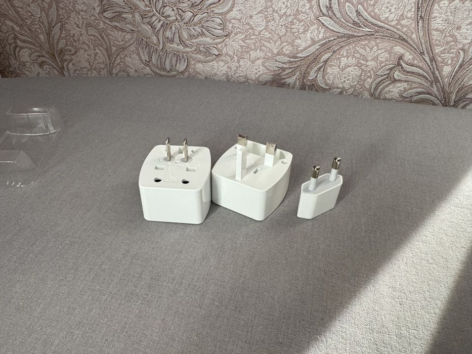 Универсальный адаптер для путешествий