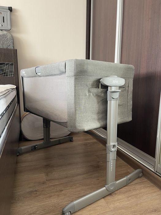 Продам манеж Joie