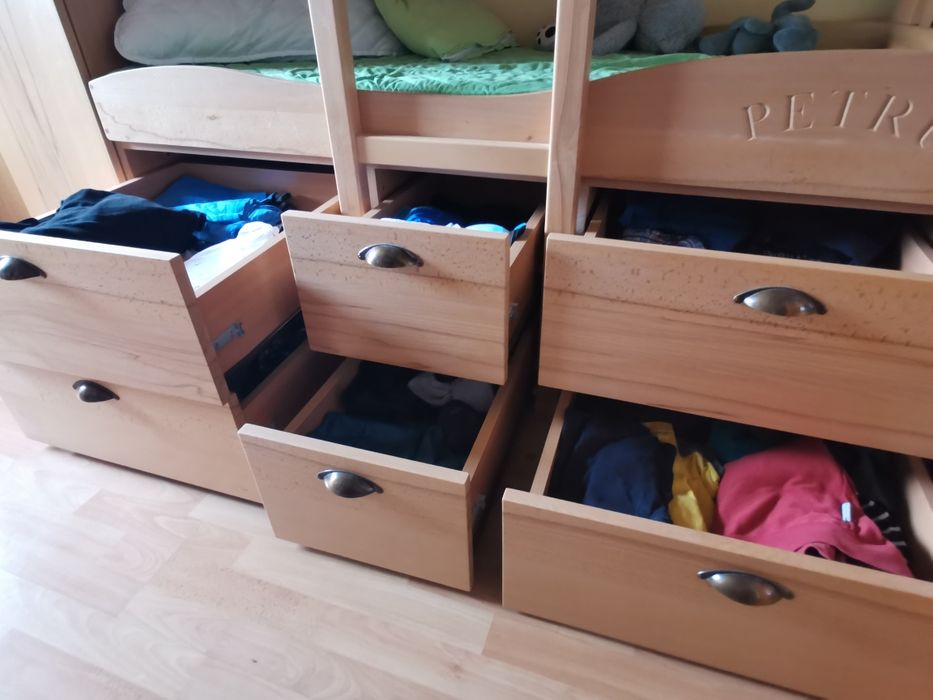 Vând pat copii suprapus lemn masiv