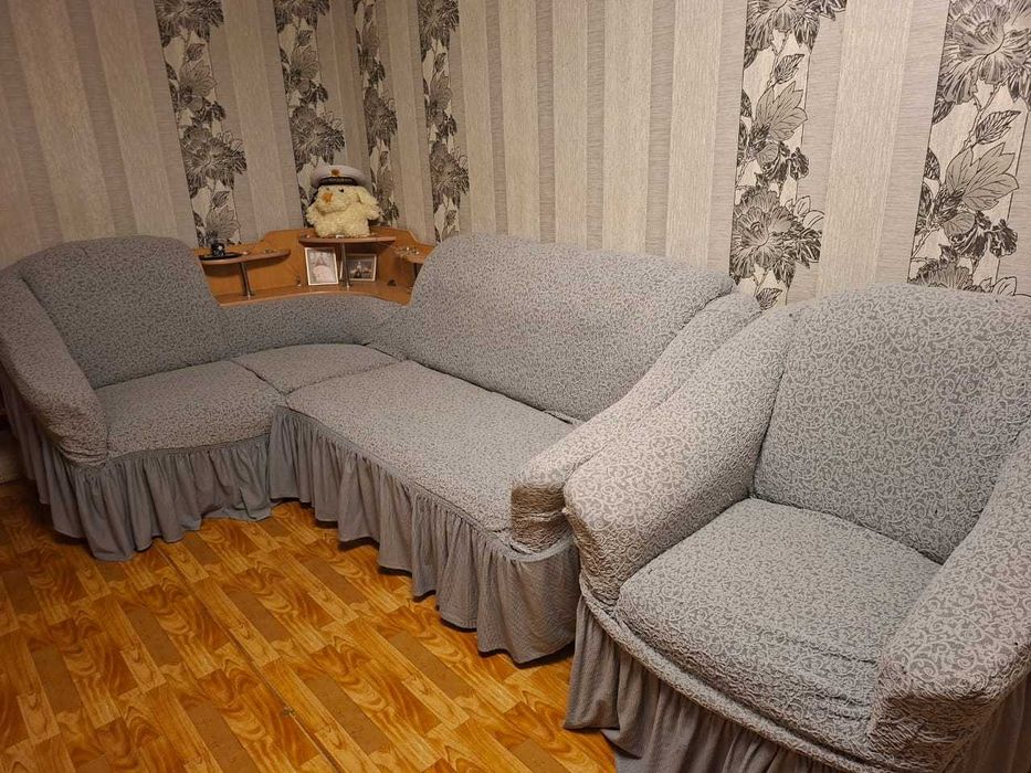 Продам угловой диван с креслом