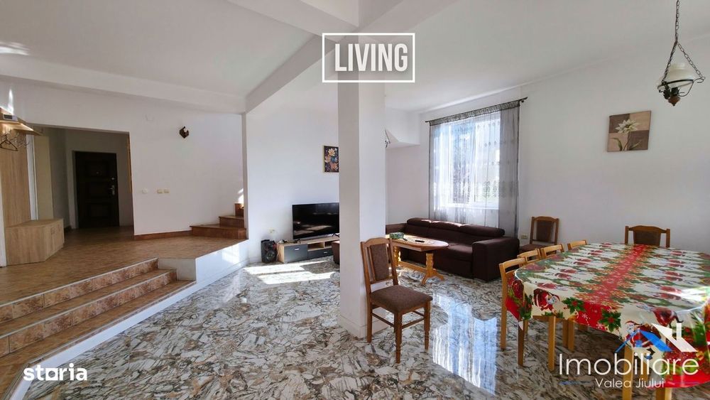 Casă spațioasă de vânzare – Hațeg | Zonă centrală | Teren 1.400 mp