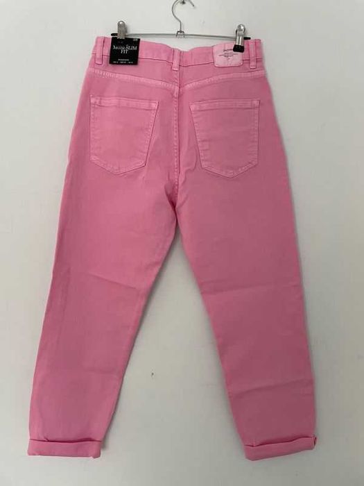 чисто нови розови дънки