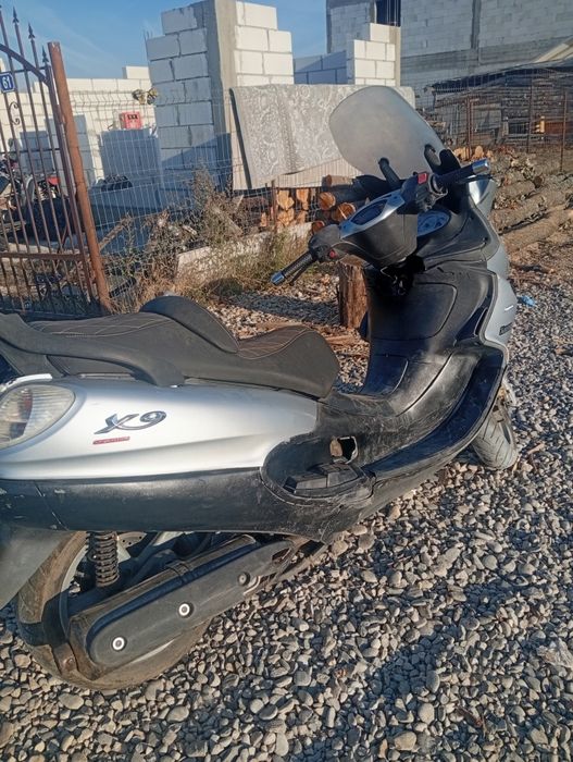 Vând Piaggio X9 500i