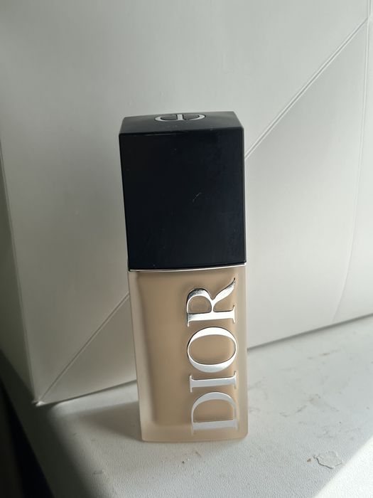 Тоналка Dior 1N оттенок сатылады