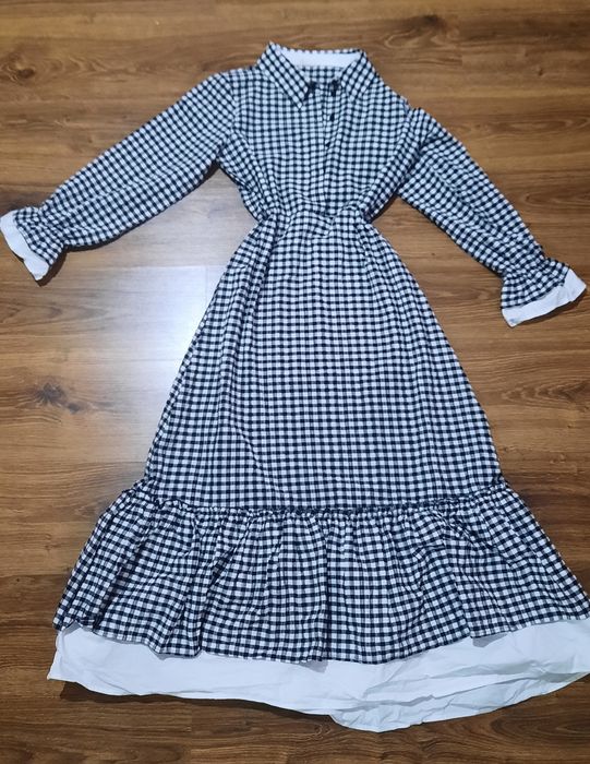 * Карирана рокля *