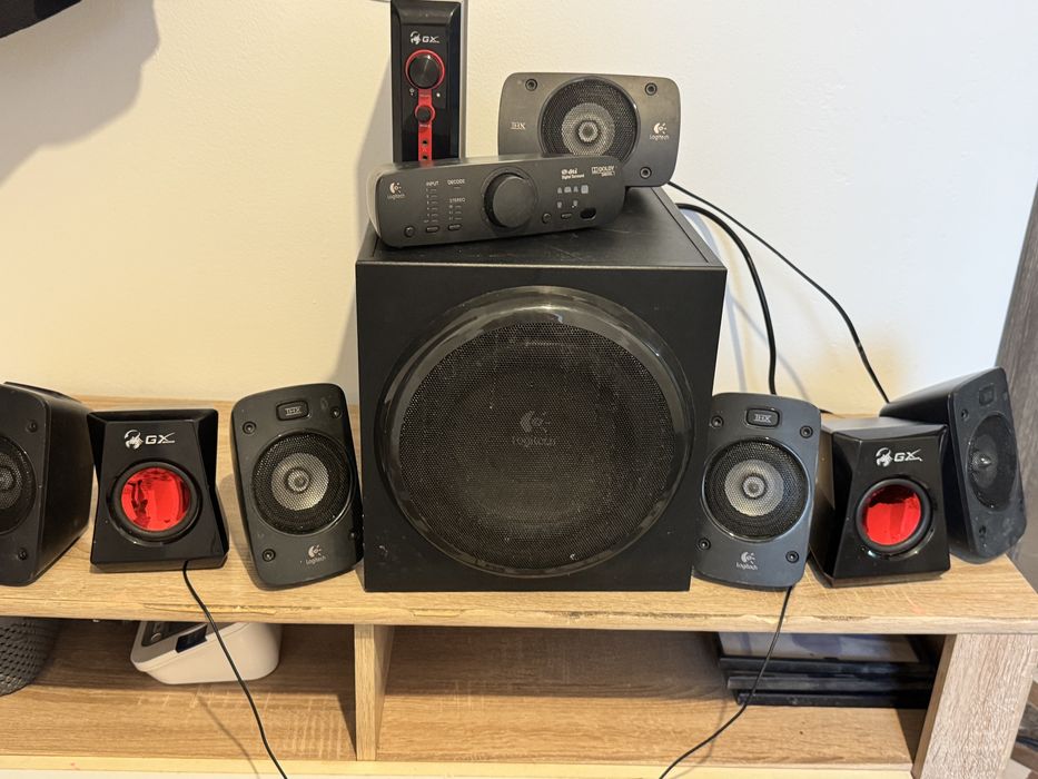 Sistem audio Logitech 4+1 (statie separta cu alt tun de bas si alte 2 boxe)