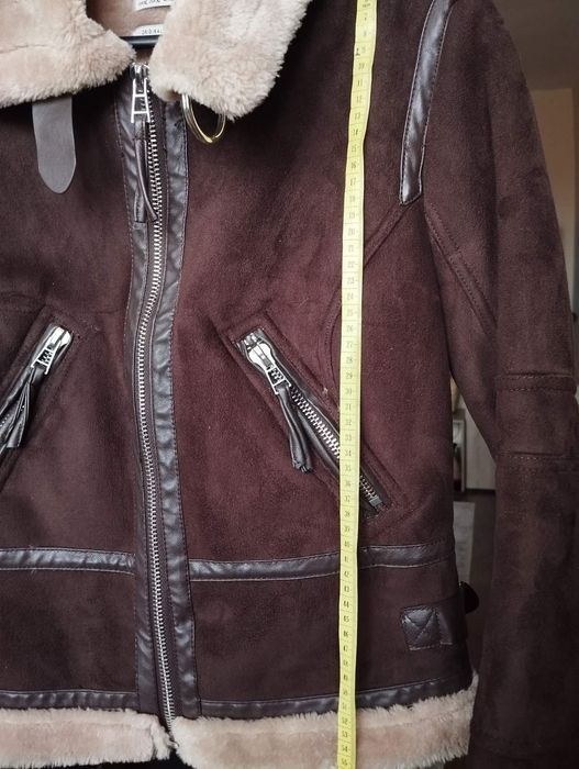 Продавам дамско кожено яке Bershka