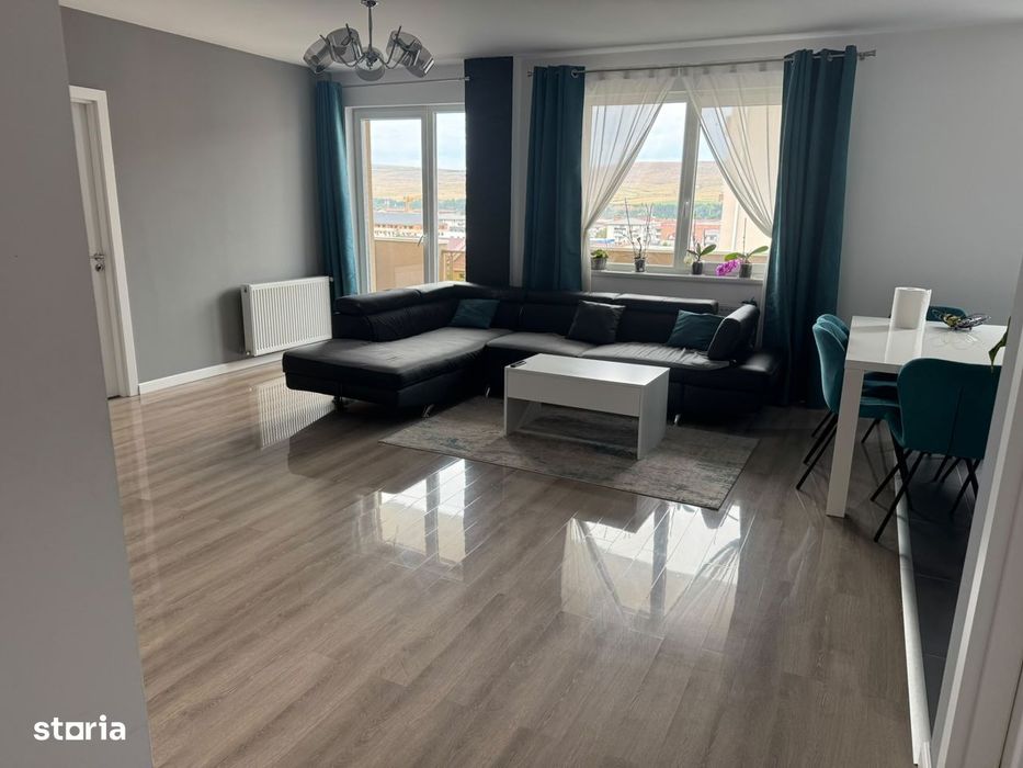 Apartament cu 3 camere, 70 mp, 2 balcoane, zona Teilor
