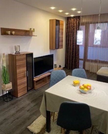 Дава се под наем Тристаен апартамент в София, Изток - 110 кв.м за 612 € - Снимка #1