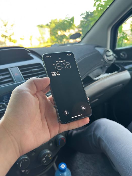 iPhone 11 pro SROCHNA