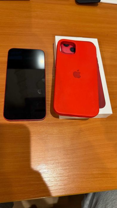 iPhone 13  Red 128 GB + MagSafe Case