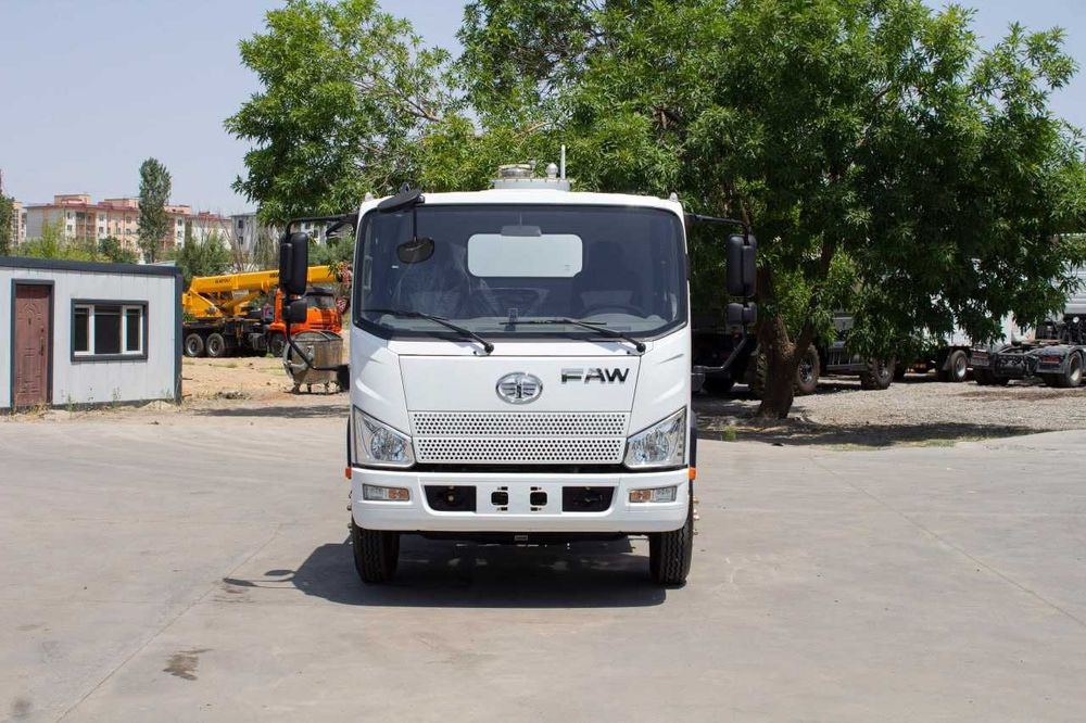 Ichimlik suvi tashuvchi mashina 6m³ (водовоз) FAW Tiger V