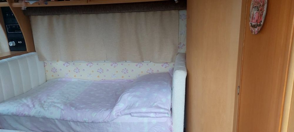 Vand rulota an 2003 înmatriculată în România.