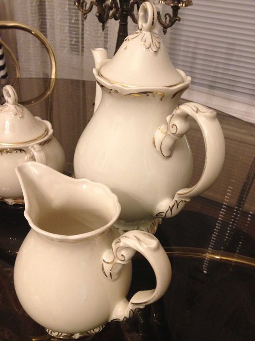 Нови. Красиви старинни сервизи за кафе, чай.