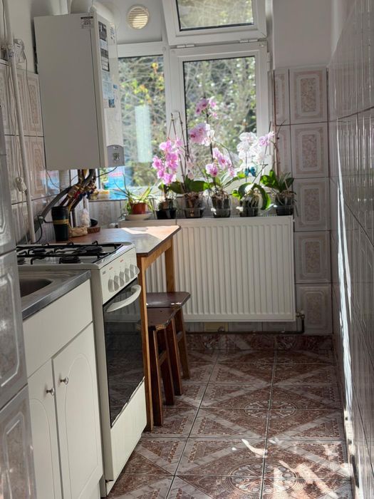 Inchiriez apartament cu 2 camere si loc de parcare
