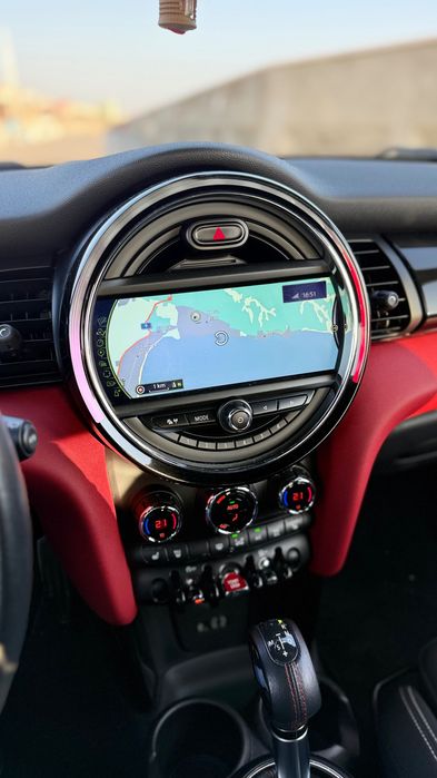 Продавам MINI Cooper SD F56