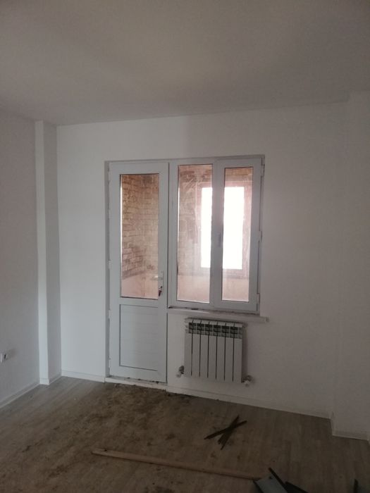 Есік терезесімен сатылады