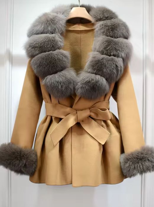 Haina cu blana de vulpe