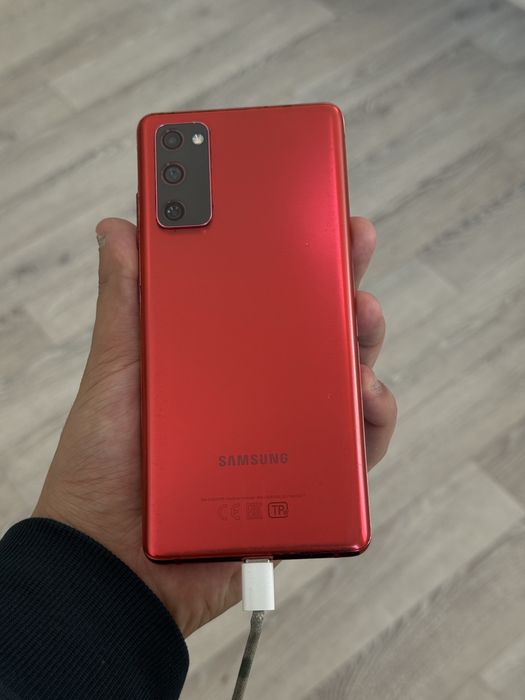 Samsung s20fe , в идеальном состоянии!