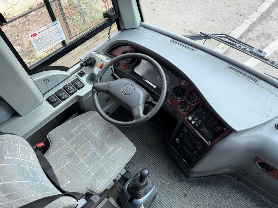Midi autocar Isuzu Turquoise 2013, 32 locuri, E5
