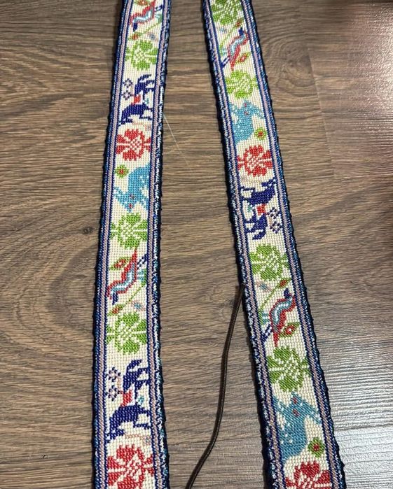 Мънистен.     колан