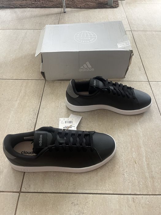 Нови маратонки Adidas размер 43 1/3 с кутия