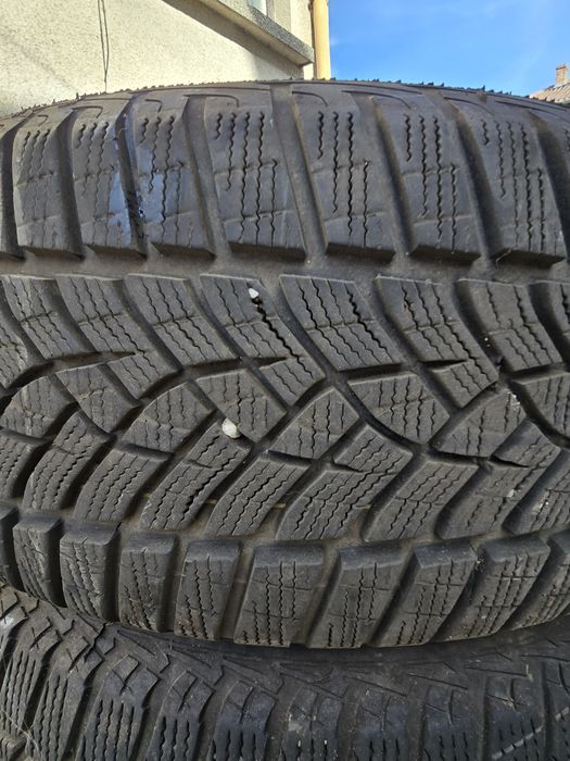 Зимни гуми перфектни Goodyear 225/55/17 карани 2 сезона