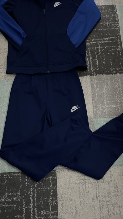 Eкип Nike
