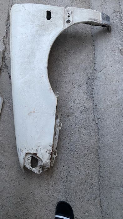 Продам оригинальное левое крыло на пассат б4