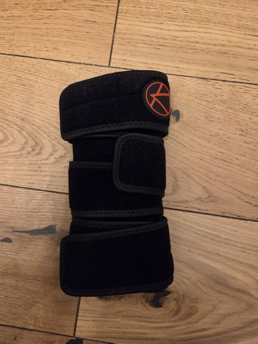 Genunchiera de dimensiuni mari