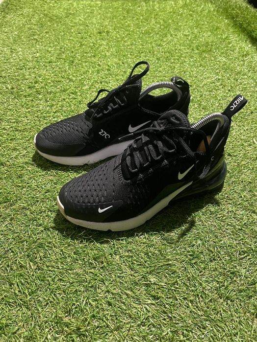 Дамски маратонки : Nike Air Max 270 39