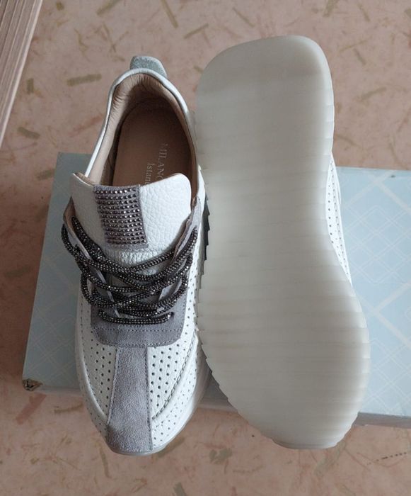 Кроссовки женские