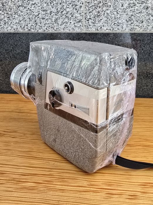 Ретро камера - Revere Model 119 8mm Power Zoom