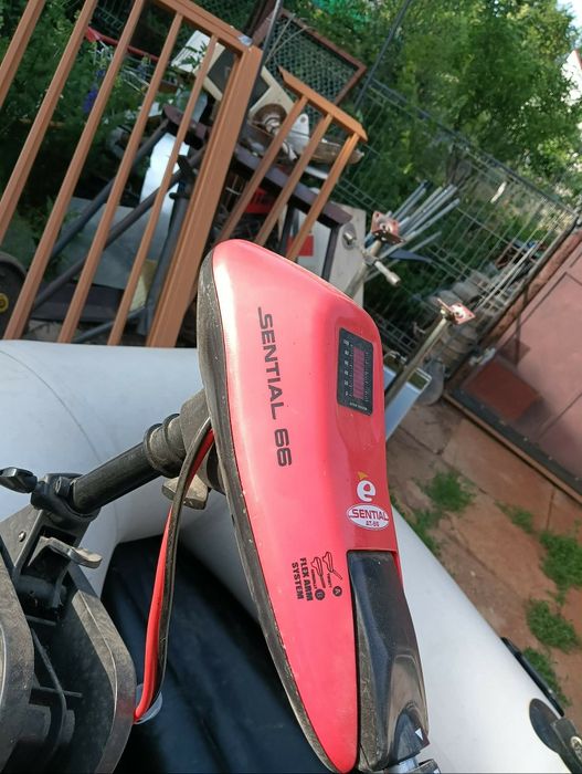 Vand barcă cu două motoare de 4persoane