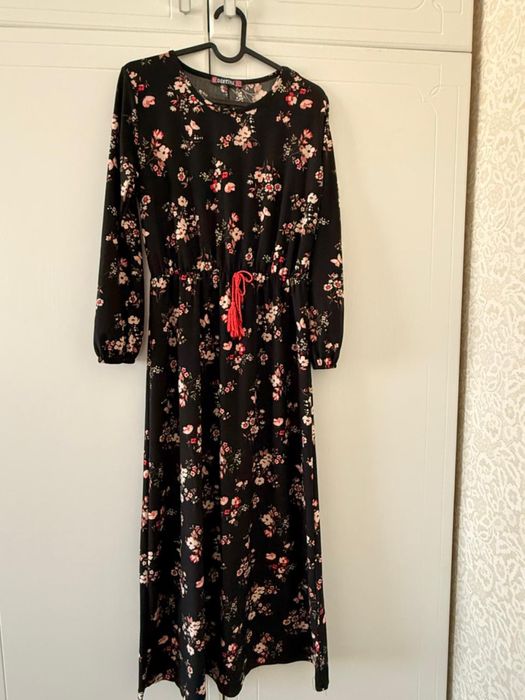 Продается одежды для девушек.