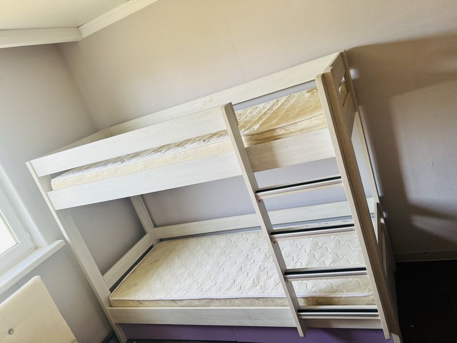 Двух ярусный кровать