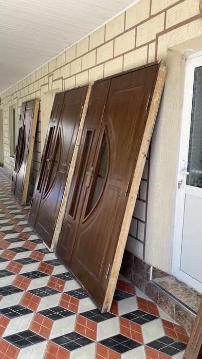 Есыктер саталыды