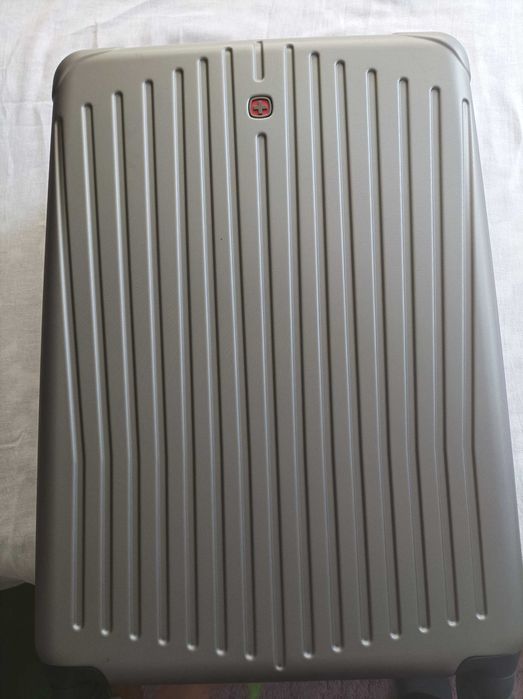 Голям Куфар за пътуване