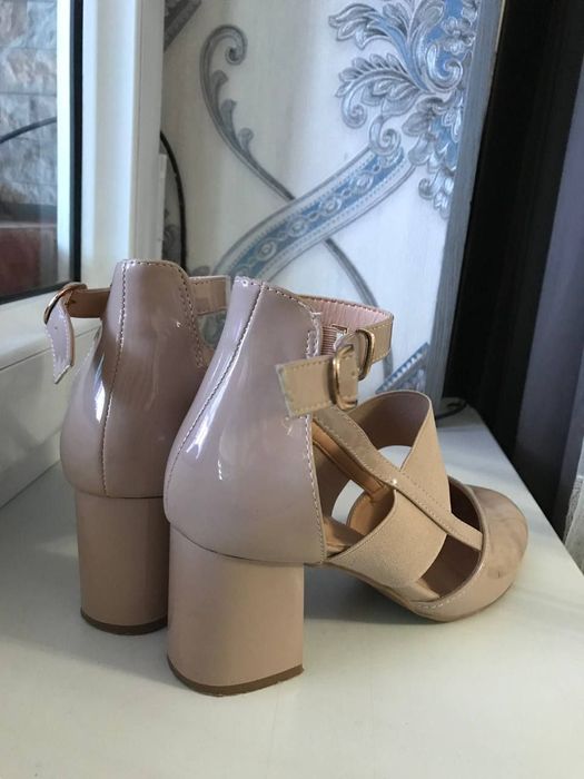 Ayollar tuflisi sotiladi