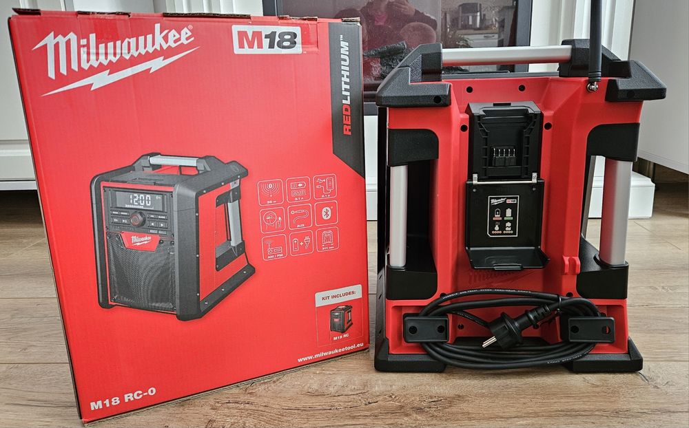Radio de santier cu Bluetooth Milwaukee M18 RC-0 + 2 baterii M18B5 18v 5.0ah redlithium-ion NOU!